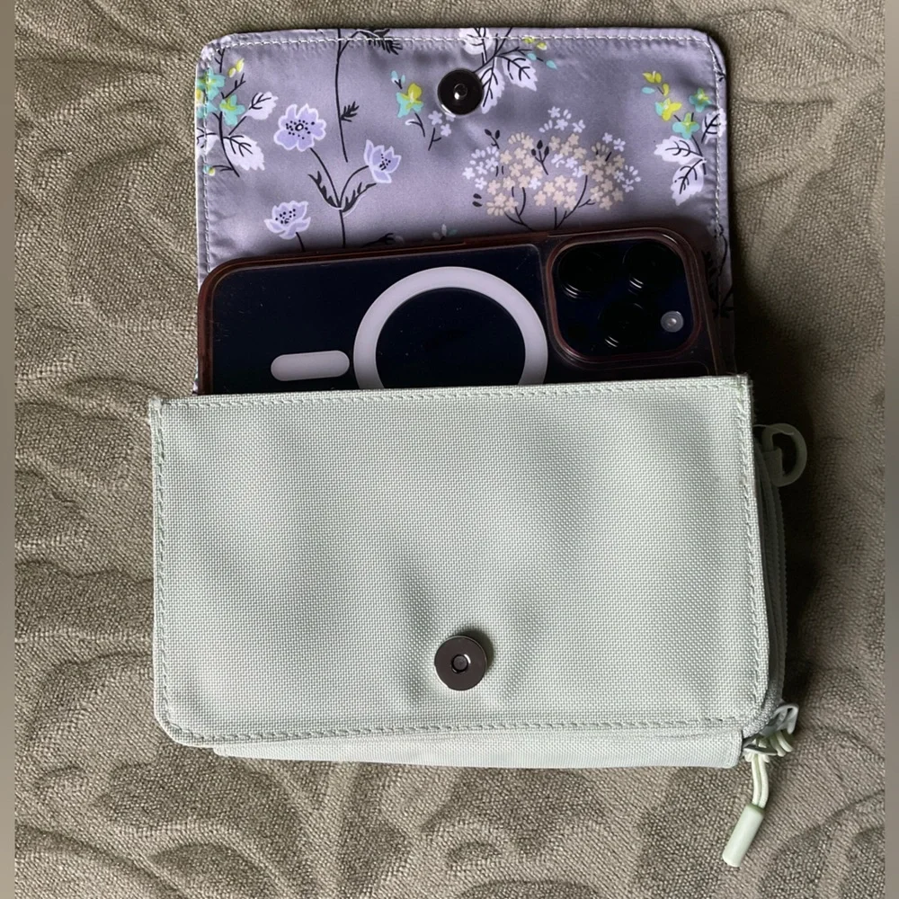 Compact Roomy Mint Green Phone Organize Vera Bradley ReActive RFID Wallet Clutch